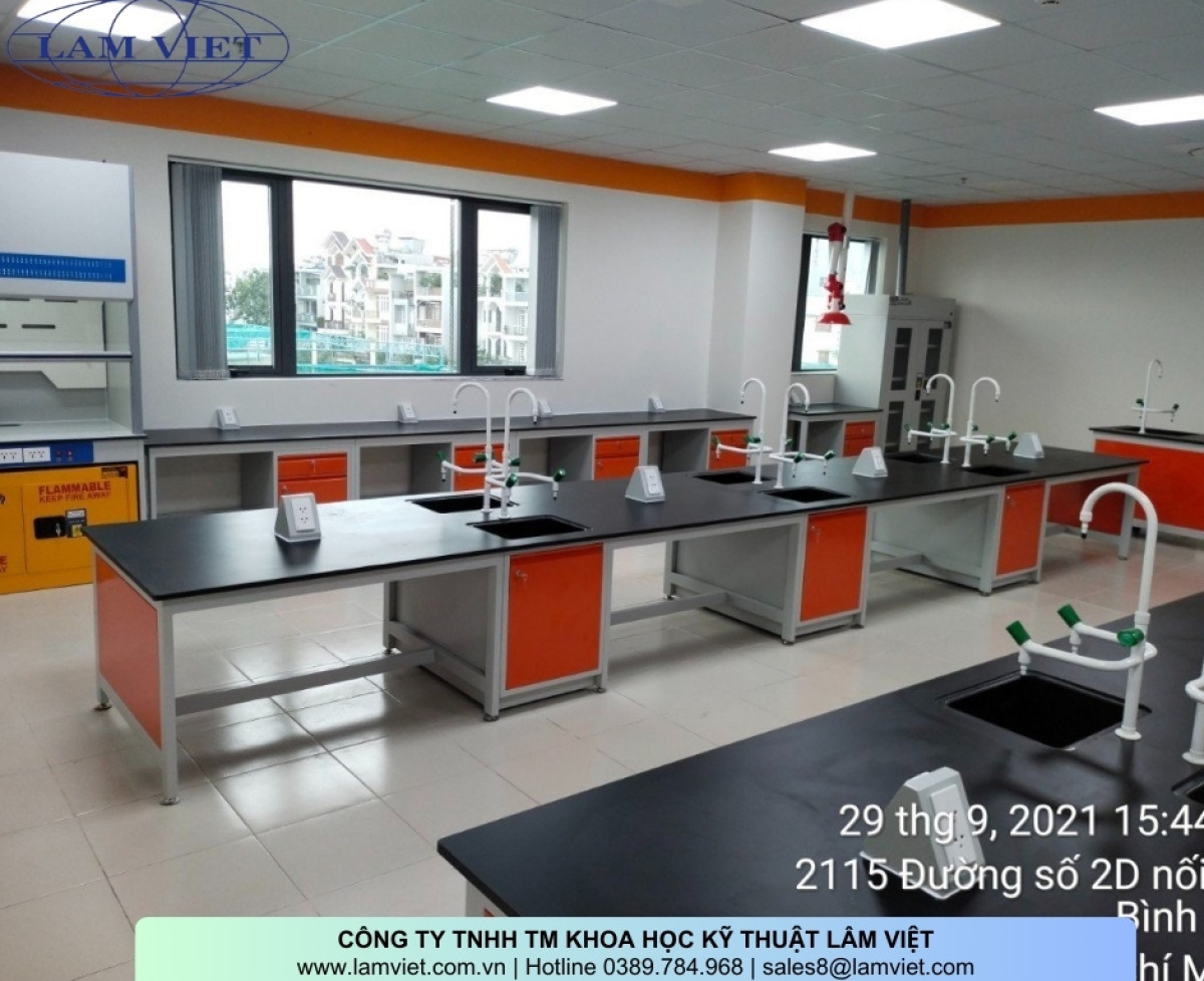 Bàn thí nghiệm học sinh