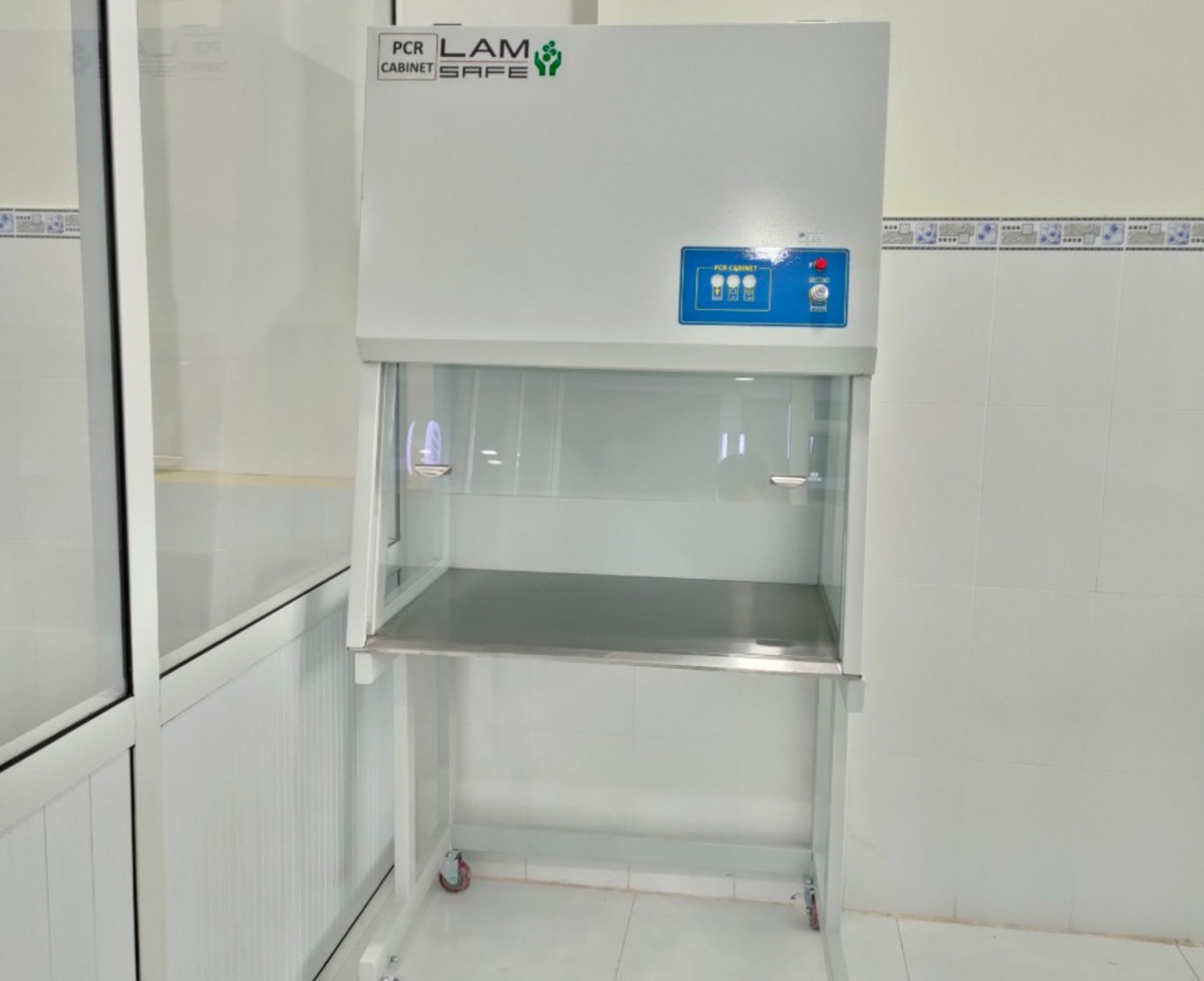 Tủ PCR có gió hoàn lưu qua lọc HEPA