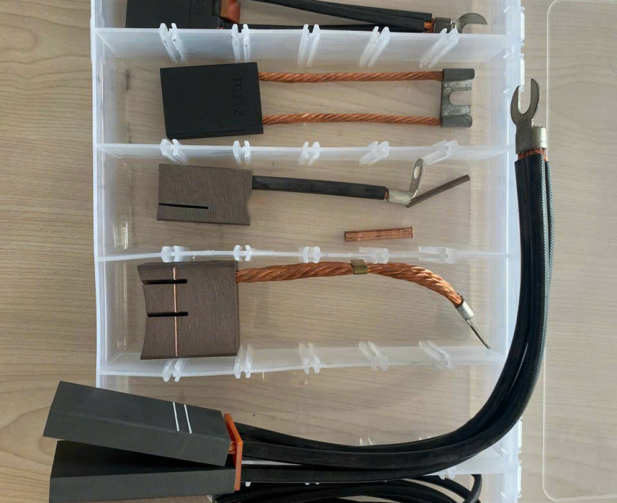 Chổi than máy phát điện, chổi than động cơ,  chổi than cầu trục,