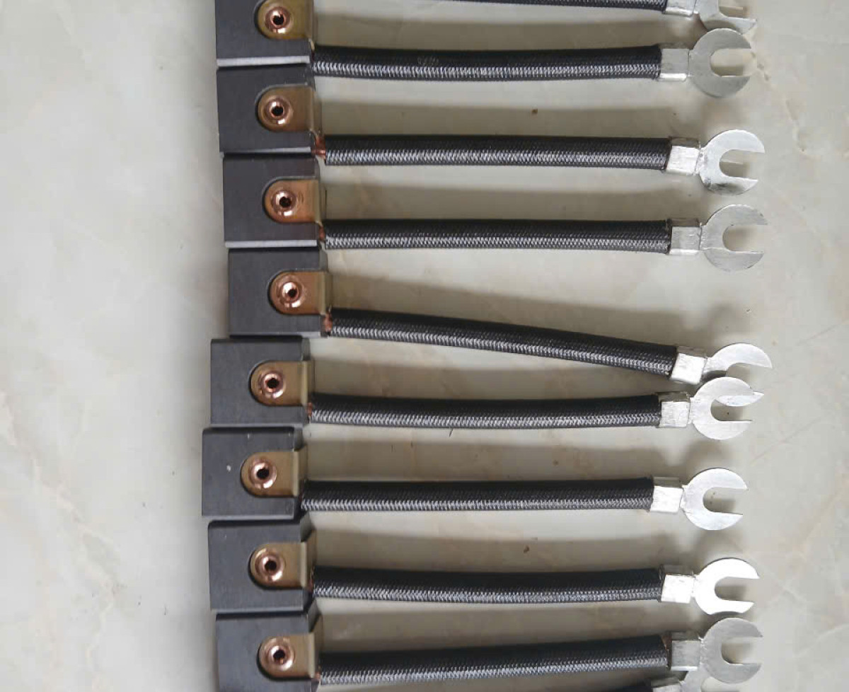 Chổi than công nghiệp :EG4, EG0, RE60, E50,RC53, KD5883K…