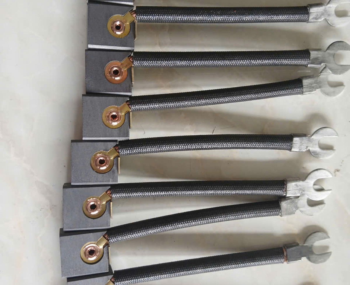 CHỔI THAN  CÔNG NGHIỆP CHO CẦU TRỤC, BĂNG CHUYỀN