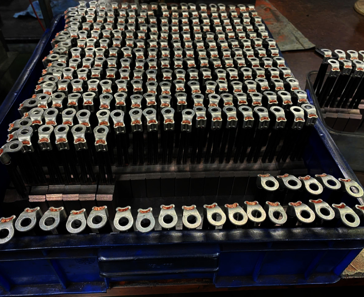 Chổi than máy phát điện, chổi than động cơ,  chổi than cầu trục,